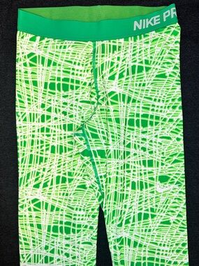 Nike Pro Green White Geometric Cropped Leggings Capri Size M